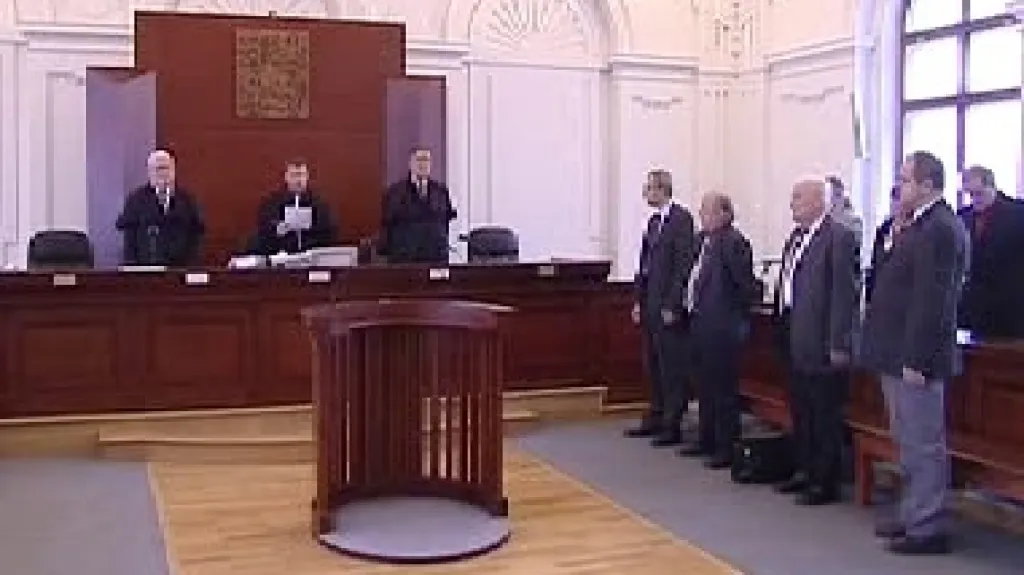 Soud v případu vytunelování Valcoven trub Chomutov