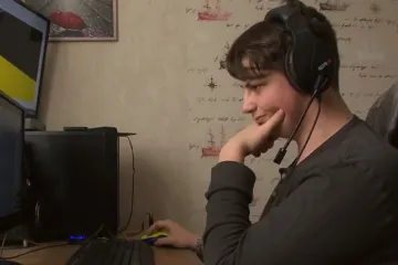 Má autismus a kreslí počítačové grafiky, které chválí i malíři v Česku. Václav si teď říká Wizardin