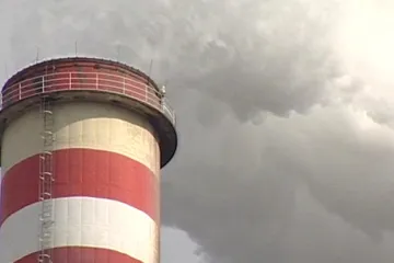 Koupí stát solární panely za peníze z povolenek? Ekologové jsou pro