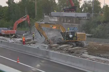 Dálnice D11 je průjezdná zatím ve směru do Prahy. Ministerstvo dopravy chce najít a potrestat viníka zdržení