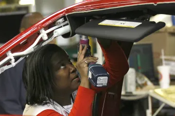 V USA vzniklo v červnu rekordních 4,8 milionu pracovních míst. Prostředky na jejich podporu se ale tenčí