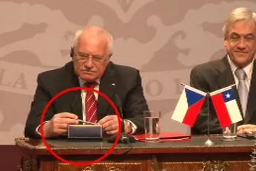 Pero válcuje světovou konkurenci na YouTube, baví se i Klaus