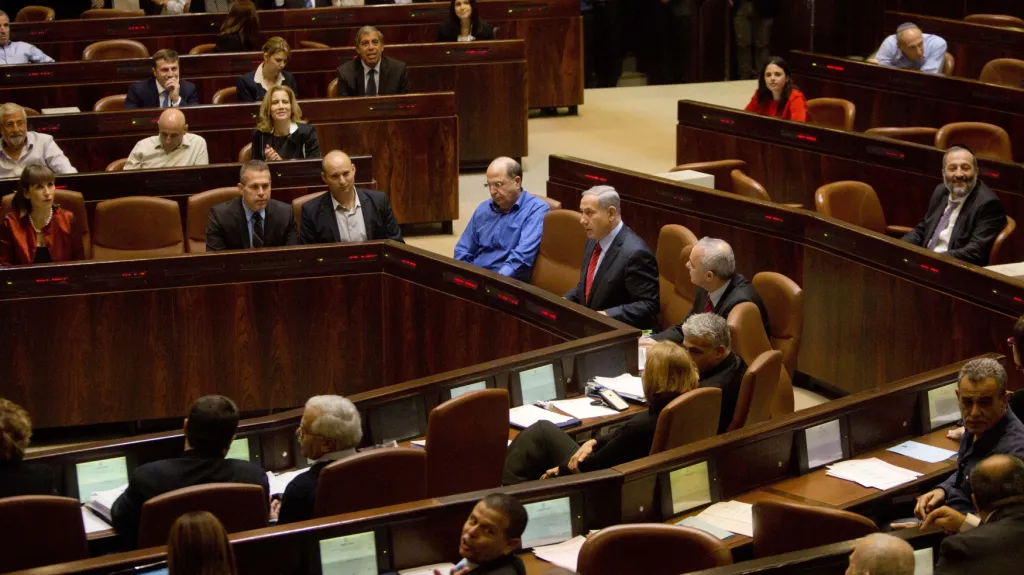 Izraelští poslanci hlasují o rozpuštění parlamentu