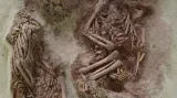 Rekonstrukce pravěkého hrobu dvojčat