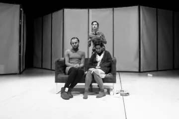 Mezi náma dobrý. Resuscitace rodiny a slova v coolness komedii