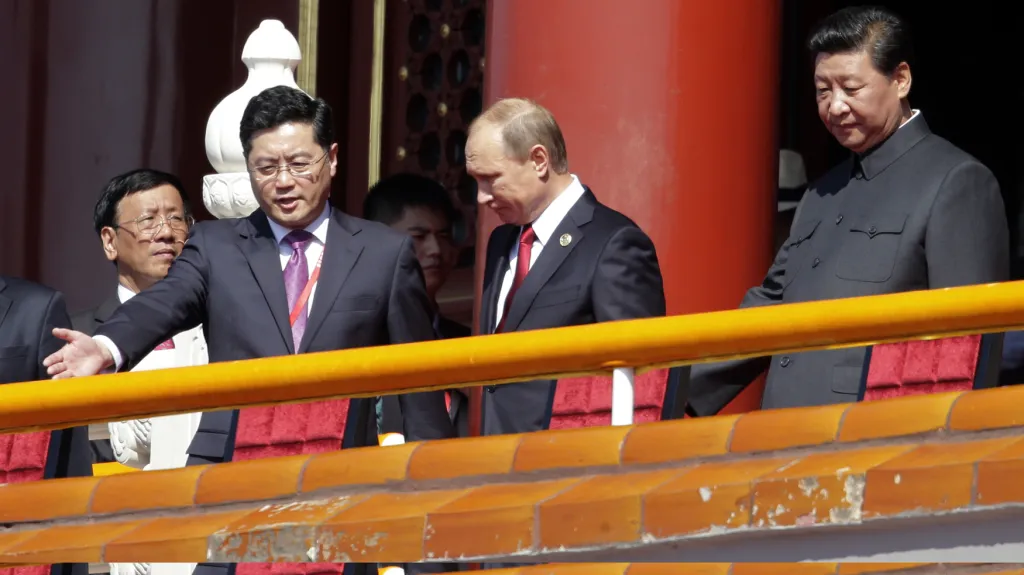 Šéf Kremlu Vladimir Putin a čínský prezident Si Ťin-pching (vpravo)