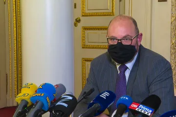 Plaga zrušil maturitní slohy. Didaktické testy budou, ale studenti na ně dostanou více času