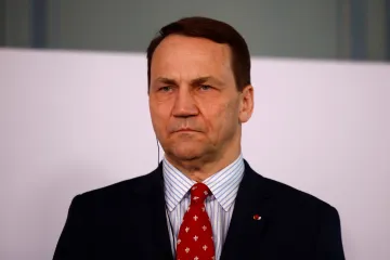 Polský ministr zahraničí chce odvolat padesátku velvyslanců. Duda se staví proti