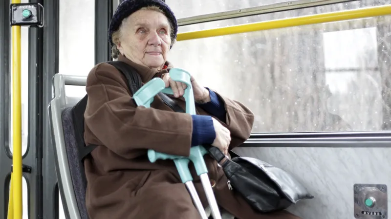 Lidé cestují i o desítky minut déle