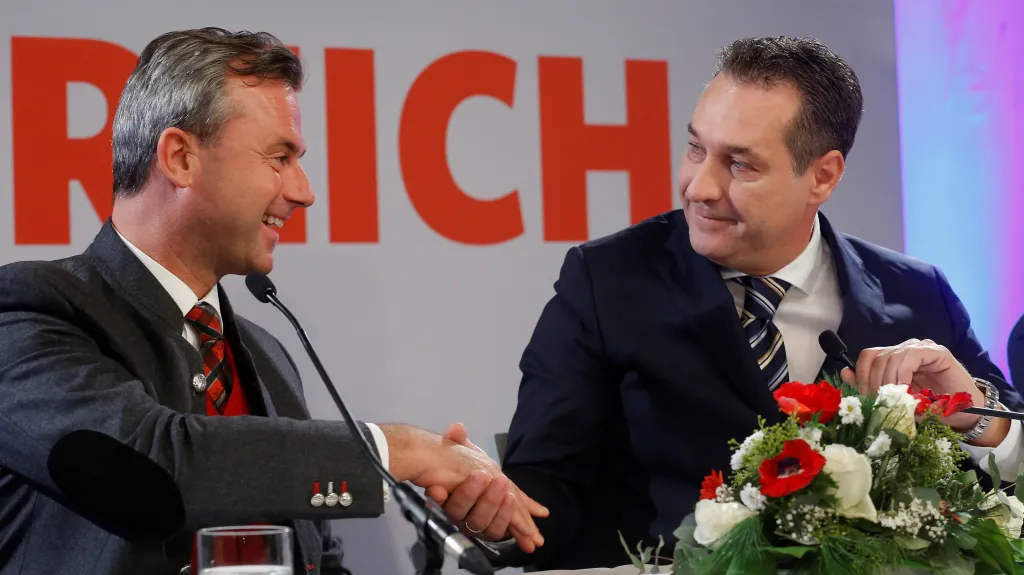 Neúspěšný prezidentský kandidát za FPÖ Norbert Hofer a předseda strany Heinz-Christian Strache