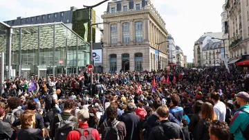 Demonstranti u pařížského nádraží Gare du Nord