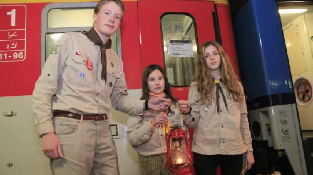 Skauti přivezli betlémské světlo