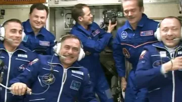 Setkání posádek Sojuzu a ISS