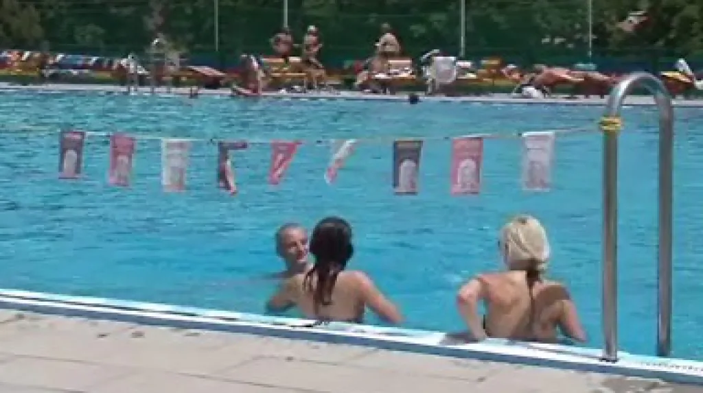 Koupaliště ve Slavkově u Brna přivítalo první návštěvníky