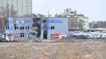 Pohled do areálu průmyslové zóny, kde hořela skladovací hala a administrativní budova společnosti LPP Holding