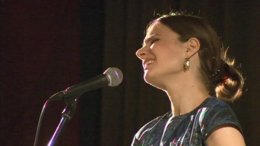 Zpěvačka hovoří anglicky, španělsky i česky