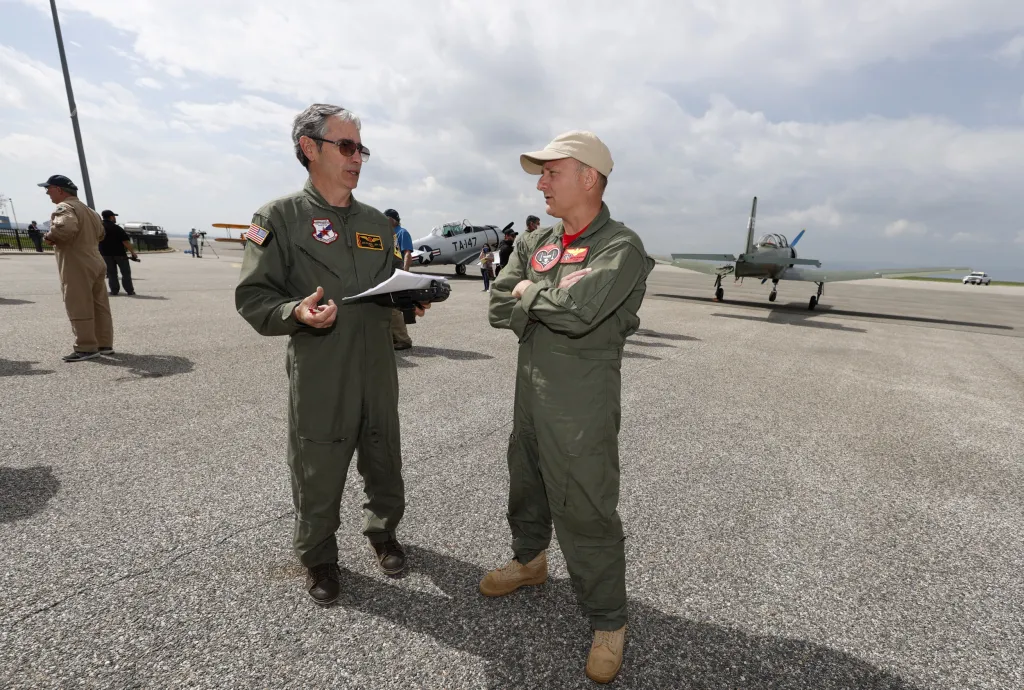 Piloti z Colorada věnují prostředky z letecké exhibice na podporu státu Colorado v souvislosti s bojem proti nemoci Covid-19