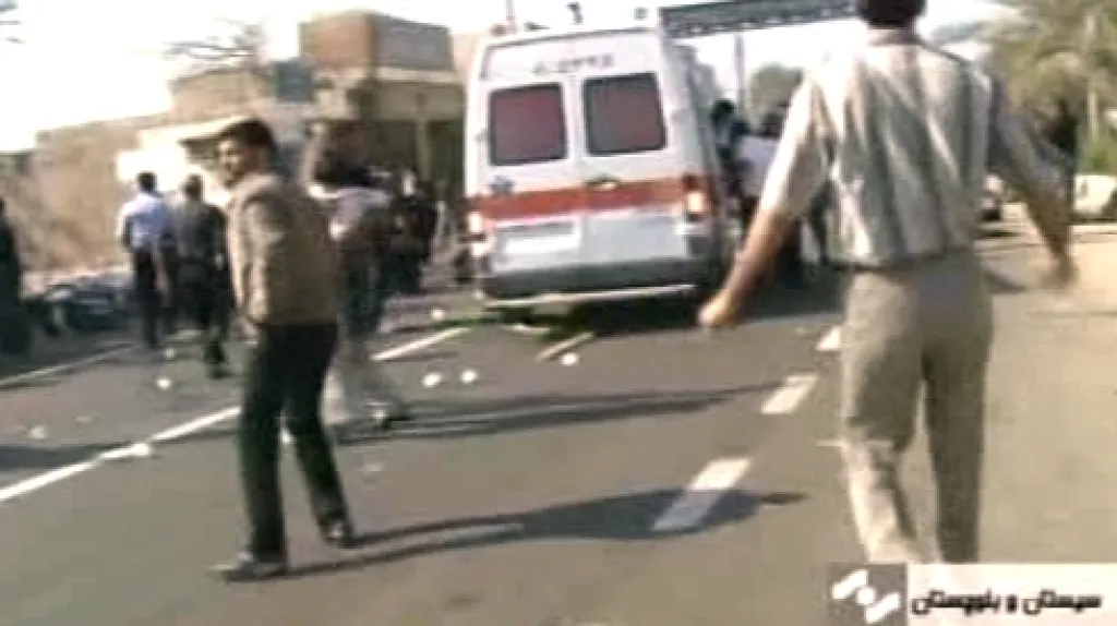 Záchranáři zasahují po atentátu na mešitu v Čábháru