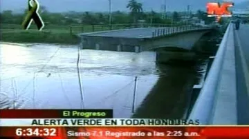 Při zemětřesení v Hondurasu se zřítil most