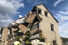 Výbuch domu v Mostkovicích policie vyšetřuje jako obecné ohrožení. Demolice zničené budovy skončila