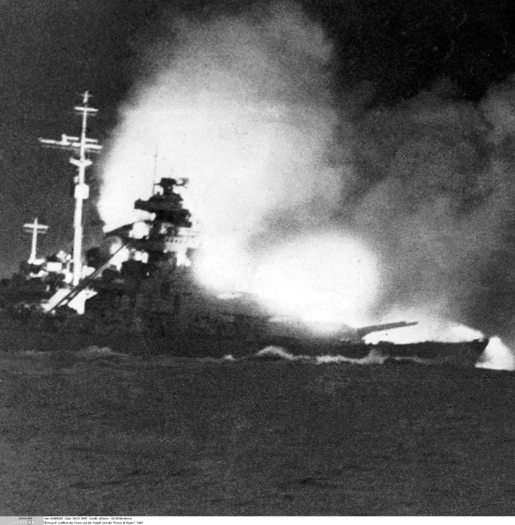 Němci, podobně jako později v průběhu války i Američané a Japonci, se tak přesvědčili, že éra velkých hladinových lodí se blíží ke konci. Cestu ke zkáze Bismarcku totiž otevřel zásah jediným torpédem, shozeným z poněkud obstarožního dvouplošníku Fairey Swordfish, který na místo bitvy dopravila letadlová loď