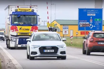 Obyvatelé okrajové části Hradce Králové jsou proti obchvatu. Vadí jim i zabírání úrodné půdy