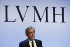 Růst akciových trhů rozšířil klub stomiliardových boháčů, přibyl šéf LVMH Bernard Arnault