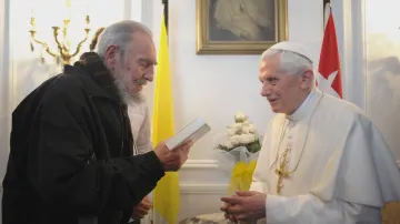Papež s Fidelem Castrem