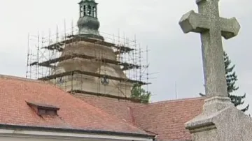 Věž kostela nejsvětější trojice ve Zdounkách čeká oprava
