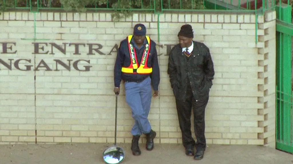 Policie hlídá nemocnici, kde leží Nelson Mandela