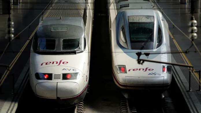 Na španělské železnici jezdí řada typů vysokorychlostních vlaků, jejichž základy jsou vlaky TGV i ICE. Důležitým dodavatelem je ale i španělské Talgo
