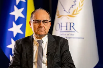 Vysoký představitel pro Bosnu Schmidt rezignuje. Údajně po tlaku USA