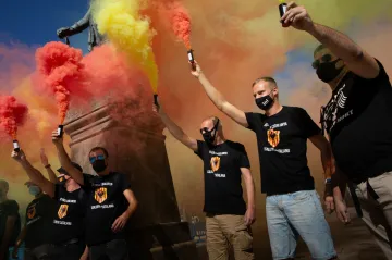 Protestující na svátek Katalánska zapalovali na tratích pneumatiky, řada vlaků nevyjela