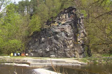 Sanace Barevné skály se musí udělat okamžitě, ukázal posudek. Vodáci by mohli řeku sjíždět podél druhého břehu