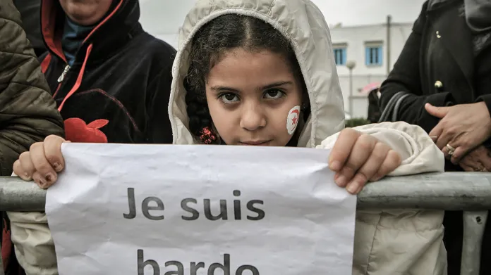 Tunisané v úterý demonstrovali před muzeem Bárdá