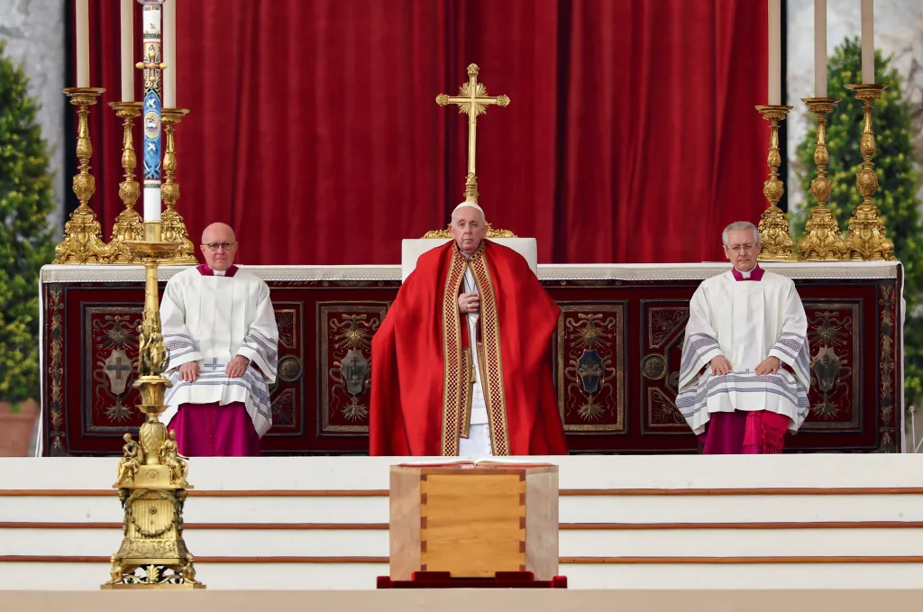 Pohřeb emeritního papeže Benedikta XVI. ve Vatikánu