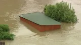 NO COMMENT: Záběry zatopených silnic a domů