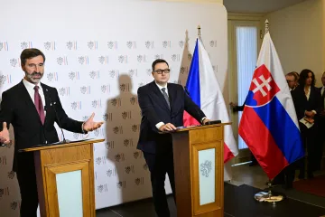 Lipavský je zdrženlivý v debatách o vysílání vojáků na Ukrajinu