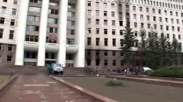 Poškozená budova moldavského parlamentu