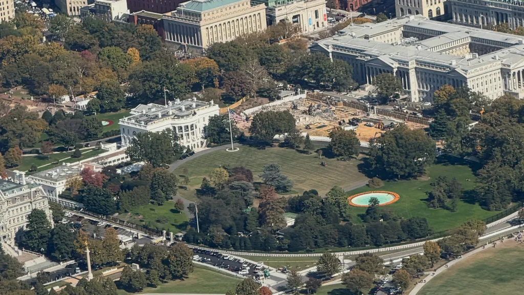 Satelitní snímek Bílého domu po demolici východního křídla