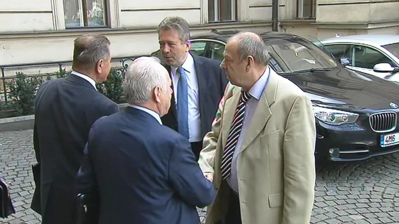 Jednání tripartity