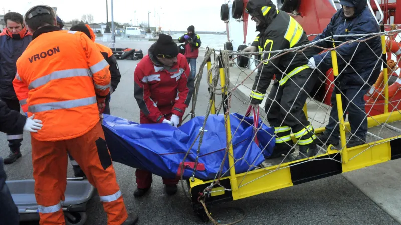 Záchrana cestujících z italského trajektu Norman Atlantic