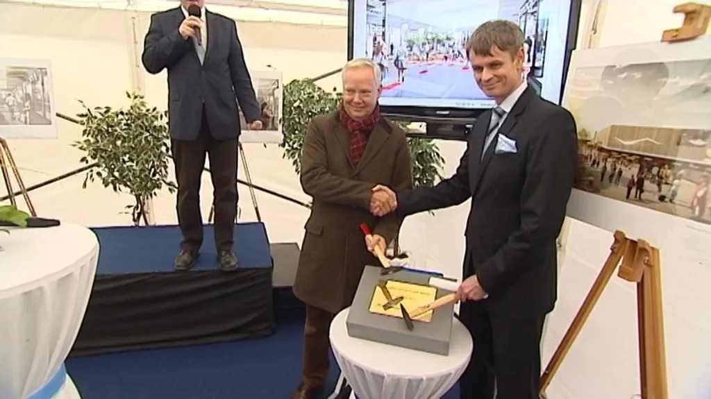 Foto z položení základního kamene