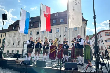 Sudetští Němci poděkovali Česku za přijímání uprchlíků. Na sjezdu zazněla česká hymna