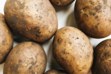 V červnu nejvíc zdražily brambory, jablka i bílý jogurt