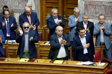 Řecko schválilo referendum. Podle šéfky MMF bude neplatné