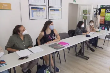 Cizinci, kteří žádají o trvalý pobyt, musí složit těžší zkoušku z češtiny. Úroveň A1 už nestačí
