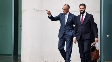 Friedrich Merz a Ahmad Šará na jednání v Berlíně