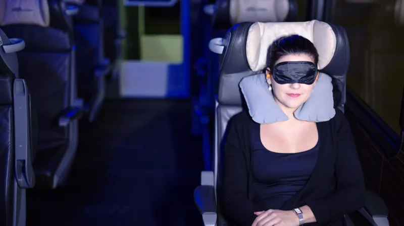 Loni začali přes noc na Slovensko jezdit kromě ČD i jejich konkurenti. Zatímco Regiojet si v Rakousku pořídil starší lehátkové vagony, Leo Express nabízí pouze místa k sezení.