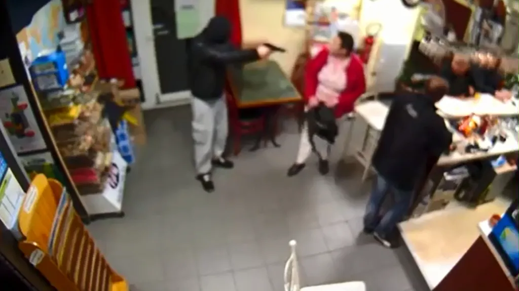 Incident ve francouzském baru